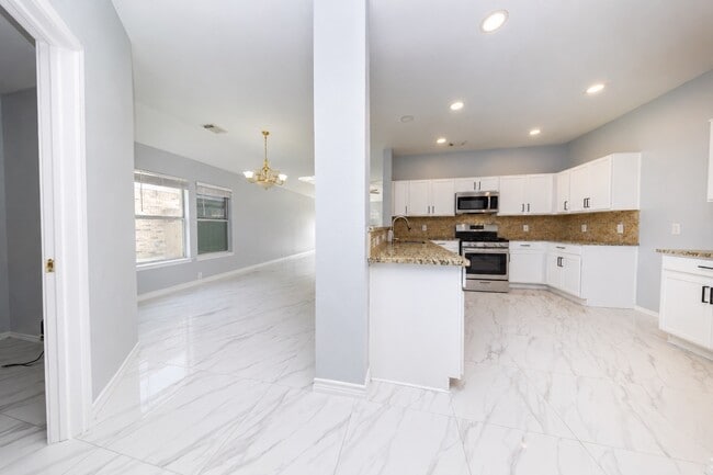 Building Photo - 2203 Mountain Ranch Dr