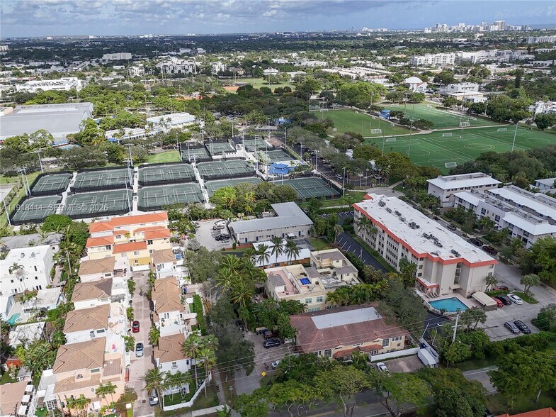 Building Photo - 601 NE 11th Ave