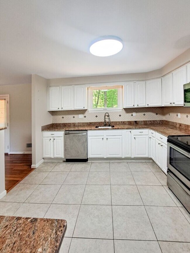 Building Photo - Coming Soon! Attractive Mid Century Modern...