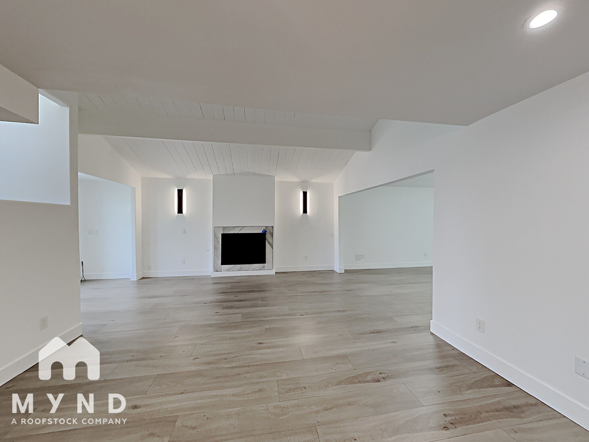 Building Photo - 13942 Mango Dr