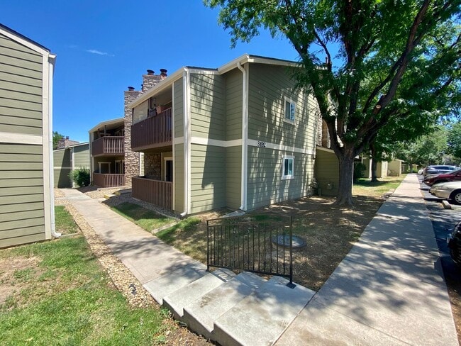 Building Photo - 1 Bed 1 Bath Aurora Condo Located Near Che...