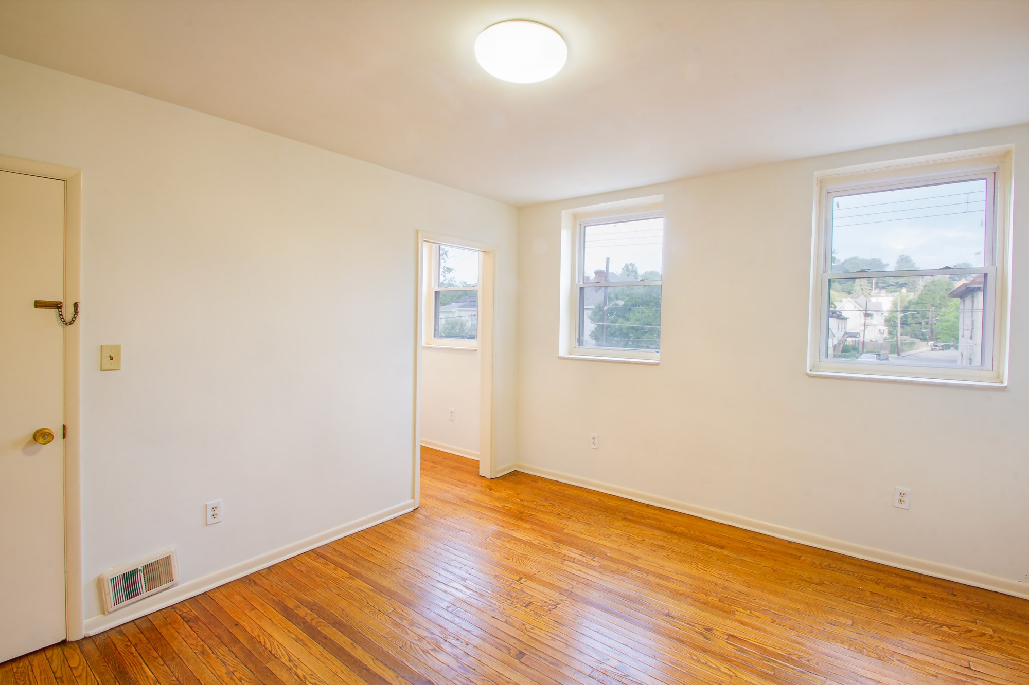 Building Photo - 421 Peebles St