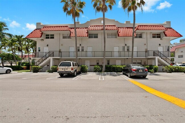 Building Photo - 6703 N Kendall Dr