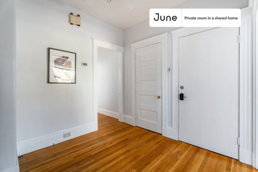 Building Photo - Room in Shared 3 bed/1 bath home