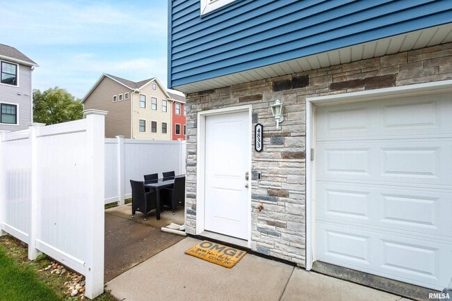 Building Photo - 4833 Lauren Ln