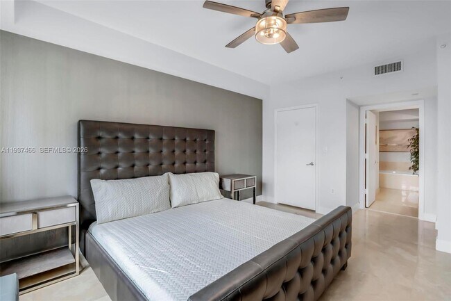 Building Photo - 20000 E Country Club Dr