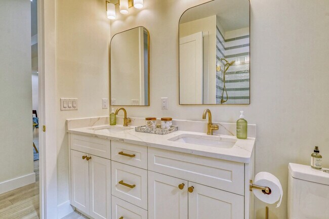 Building Photo - 2215 Amnesty Dr