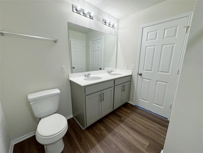 Building Photo - 596 Papaya Dr