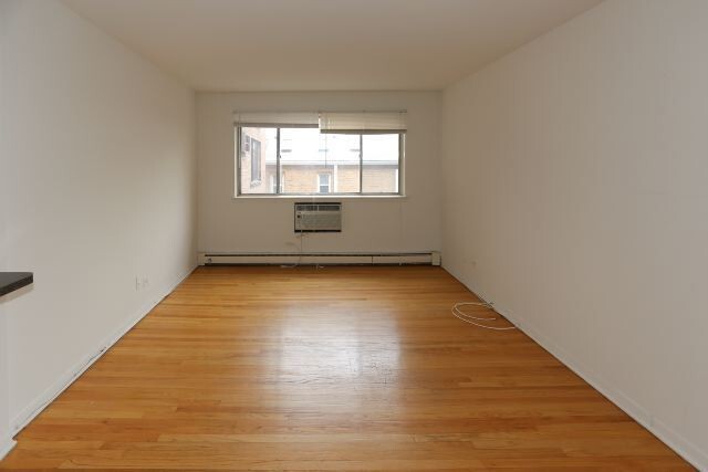 Building Photo - 535 W Aldine Ave