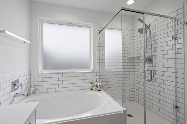 Building Photo - 29403 Ella Larchmont Ct