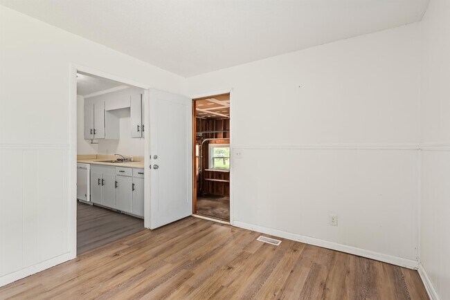 Building Photo - 302 Antler Dr