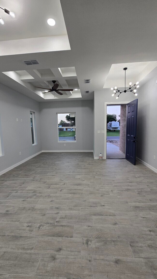 Building Photo - 15720 Palm Vista Dr