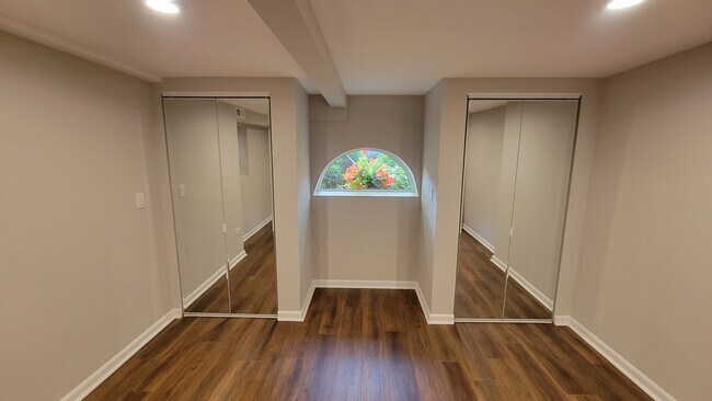 Building Photo - 5749 N Talman Ave