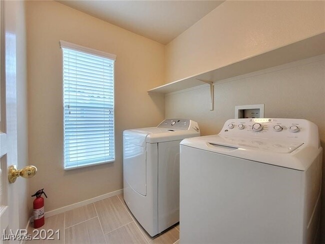 Building Photo - 9132 Spumante Ave