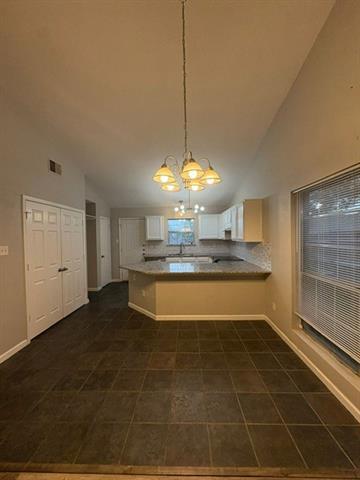 Building Photo - 815 Versailles St