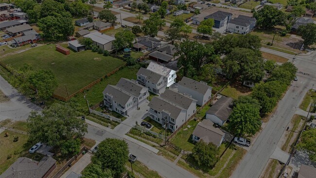 Building Photo - 853 Prosper St