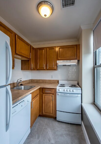 Building Photo - 1080 Boylston St