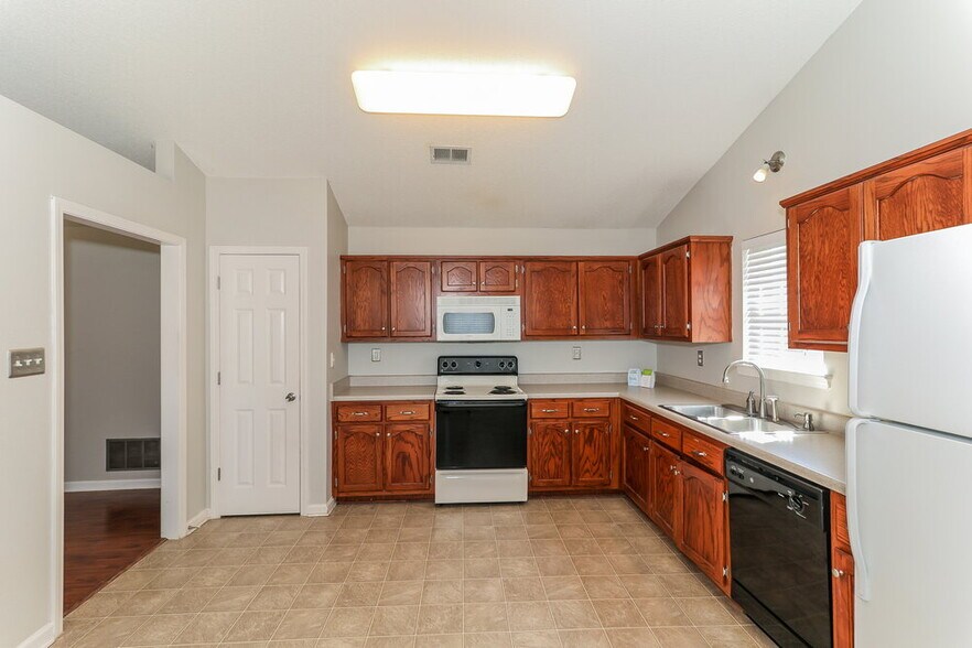 Building Photo - 6903 Wrenwood Dr