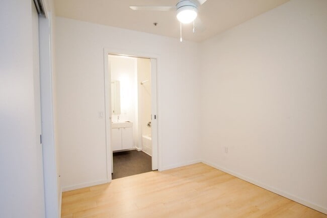 Building Photo - Buckman 2nd Floor Urban 1 Bdr with D/W & Washer/Dryer!