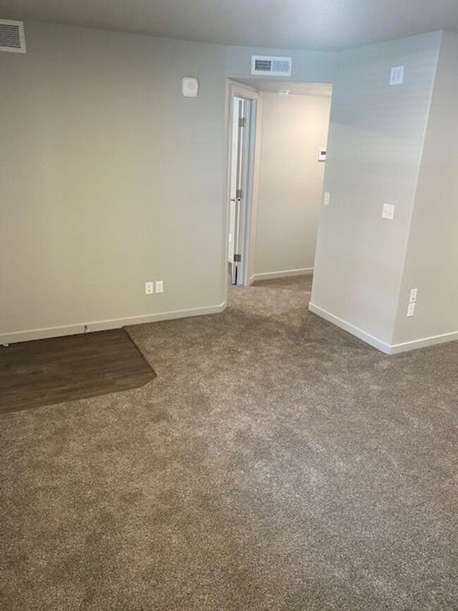 Building Photo - Beautiful 2 Bedroom Condo in Provo!