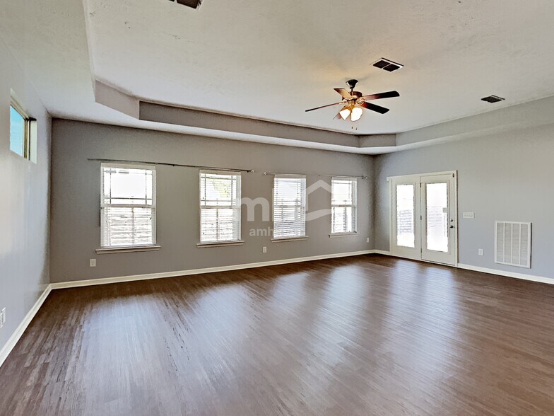 Building Photo - 1116 Selous Dr