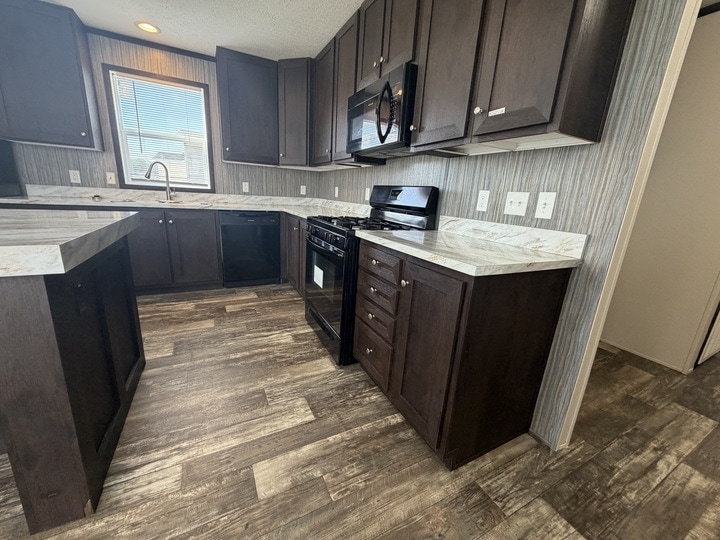 Building Photo - 38019 Leverette Ave