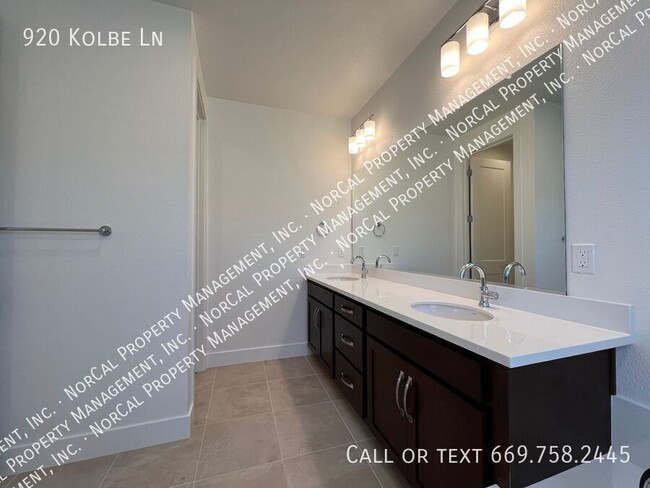 Building Photo - 920 Kolbe Ln