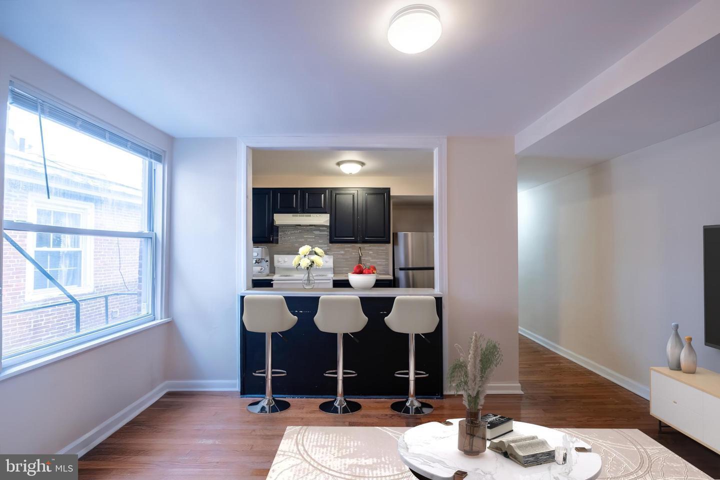 Building Photo - 1736 Pine St