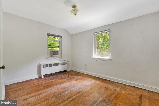 Building Photo - 921 Langley Dr