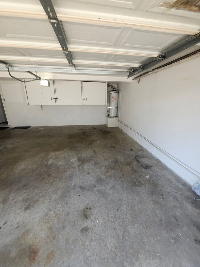 Building Photo - 1441 W Village Ln