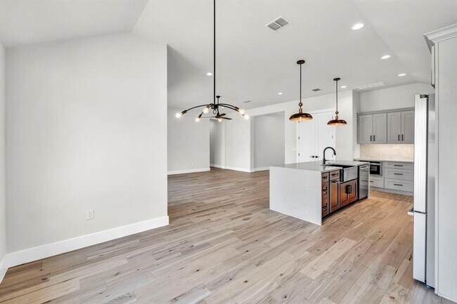 Building Photo - 8209 Polar Dr