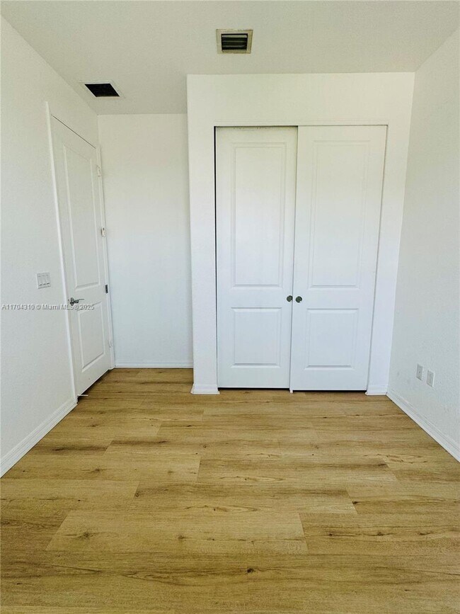 Building Photo - 3956 Poinciana Ln