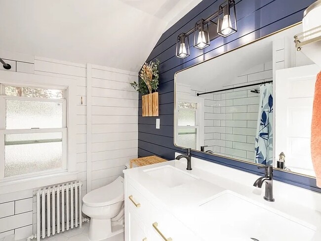 Building Photo - 423 W 17th Ave