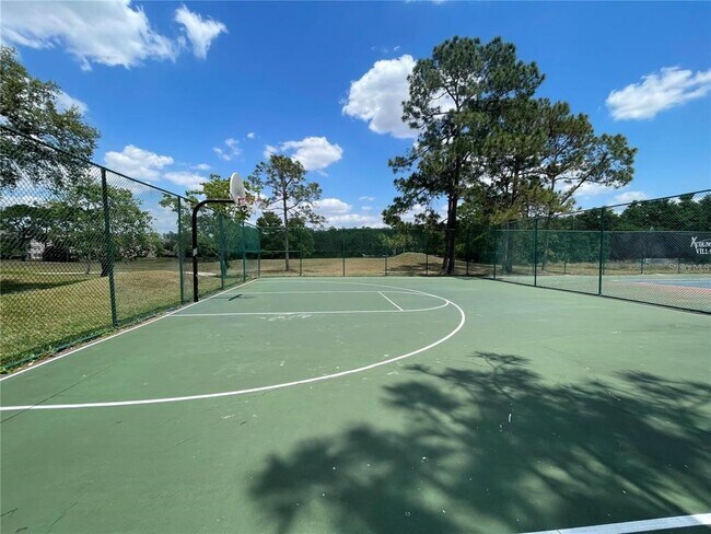 Building Photo - 13905 Fairway Island Dr