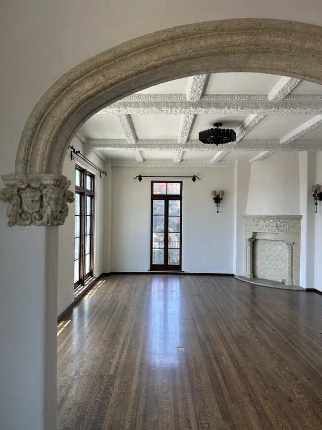 Building Photo - El Mirador Apartments