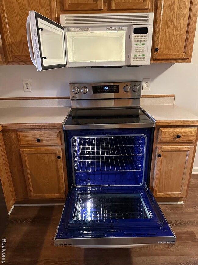 Building Photo - 6939 Alma Ct