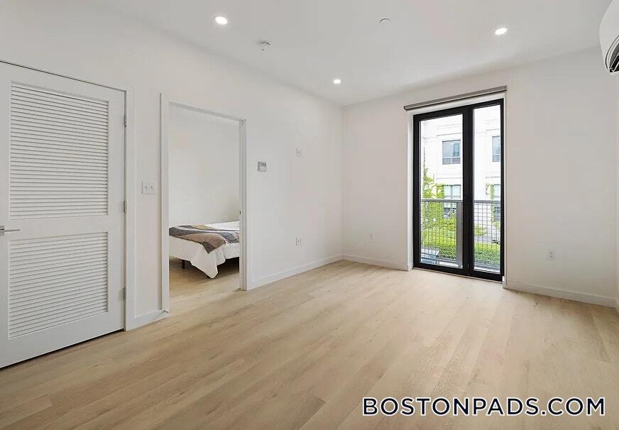 Building Photo - 87 Oxford St