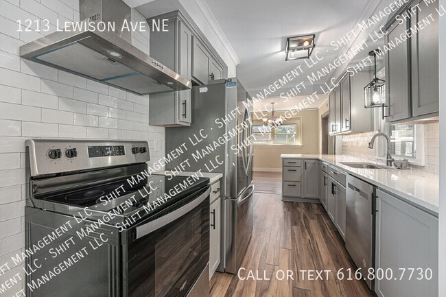 Building Photo - 1213 Lewison Ave NE