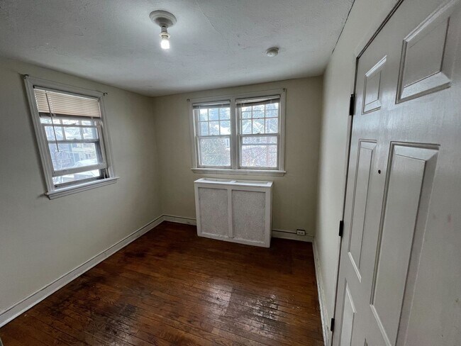 Building Photo - 37 Parkwood St