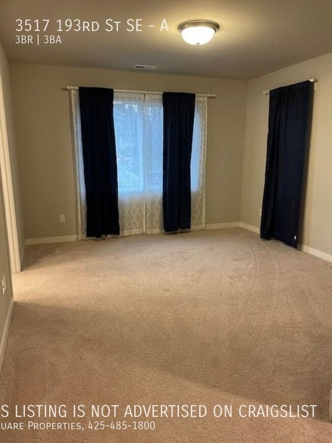 Building Photo - $1,000 Off for December!!! Corner Unit-3 B...