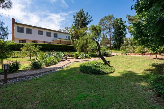 Building Photo - Georgian Colonial in Mt Helix