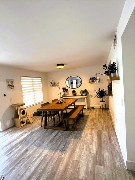Building Photo - 5460 SW 70th Pl N