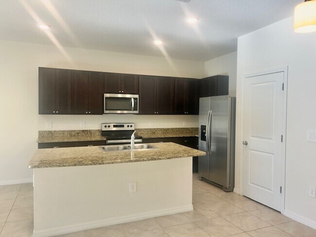 Building Photo - 3/2.5 GATED COMMUNITY - TOWNHOUSE - GREAT SCHOOLS IN PALMER RANCH