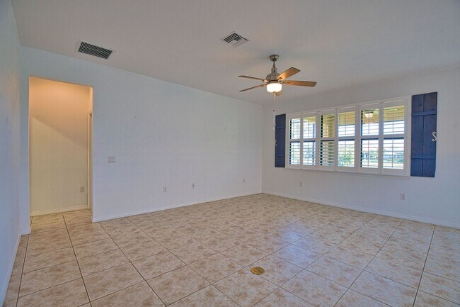 Building Photo - Annual Unfurnished 2 Bedroom 2 Bathroom Ho...