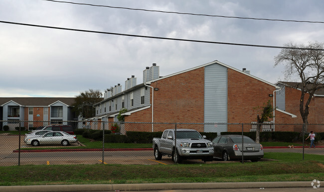 Building Photo - Breckenridge Court