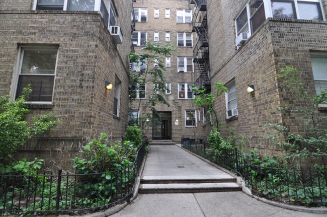 Building Photo - 1 bedroom in SUNNYSIDE NY 11104