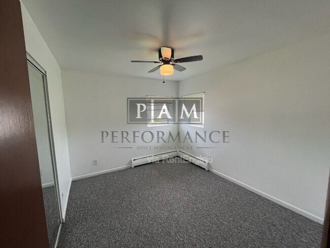 Building Photo - 2859 S 6th St