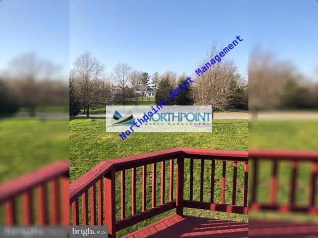 Building Photo - Nice, Sunny & Bright 3 Bedroom 2 full Bath...