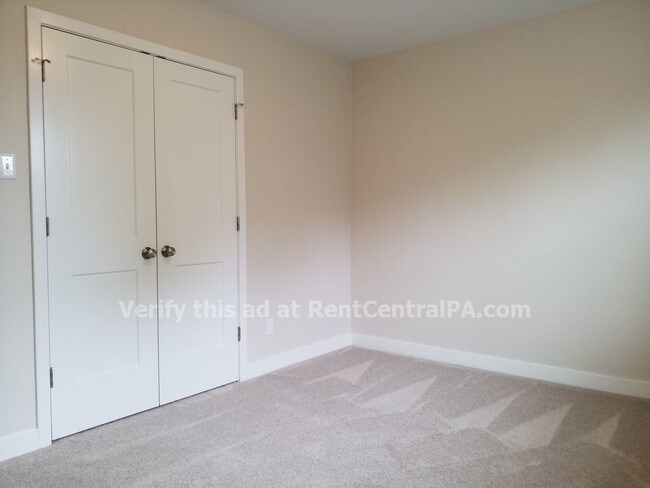 Building Photo - 412 S College St Apt 205