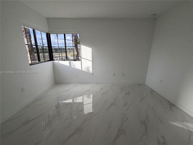 Building Photo - 2306 E 4th Ave